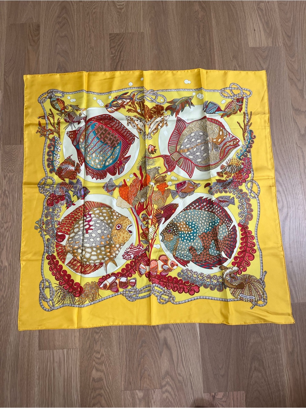 HERMES Carre 90 "Grands Fonds"
100% Silk Scarf Vintage Rare